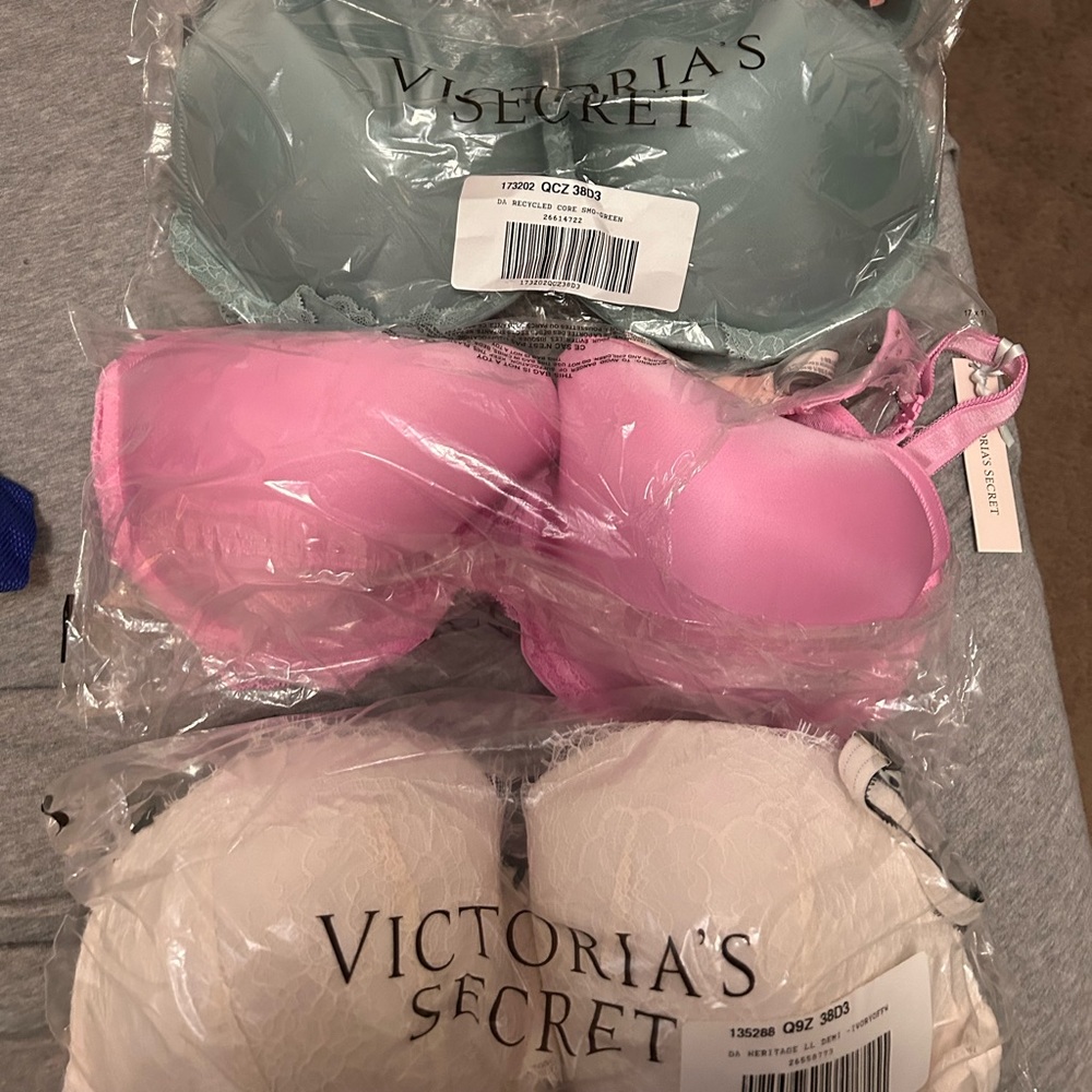 Four 38DDD brand new VS lightly lined Demi bras